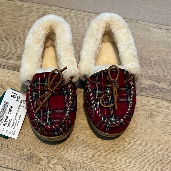 L.L. Bean Shoes - L.L. Bean Wicked Good Moccasin Slippers 9